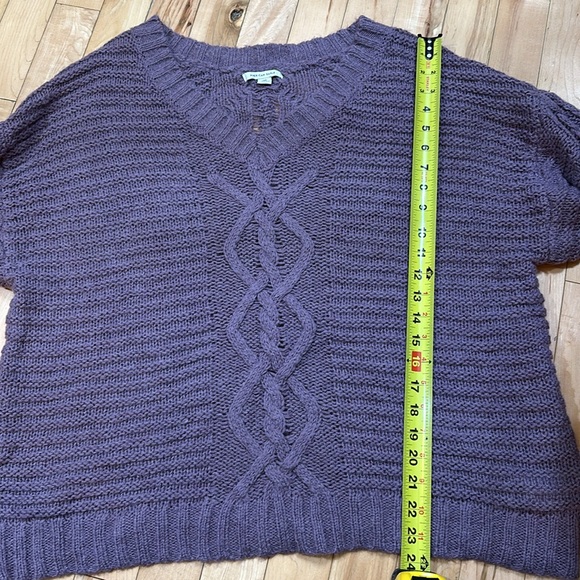 American Eagle V Neck Cable Knit Sweater - Picture 5 of 7